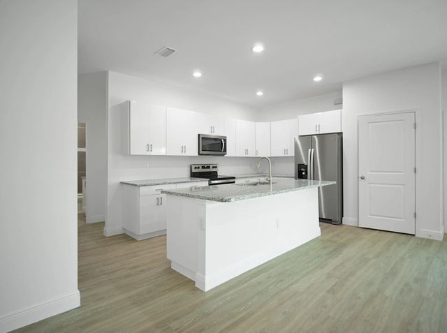 3 of 13 - 1015 N Naples Street, LaBelle, FL