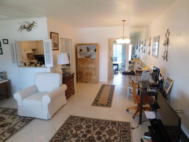 3 of 13 - 110 Salisbury E, West Palm Beach, FL