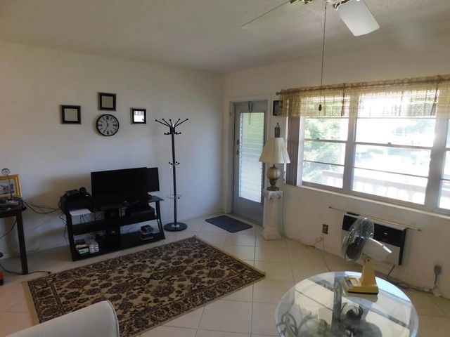 4 of 13 - 110 Salisbury E, West Palm Beach, FL