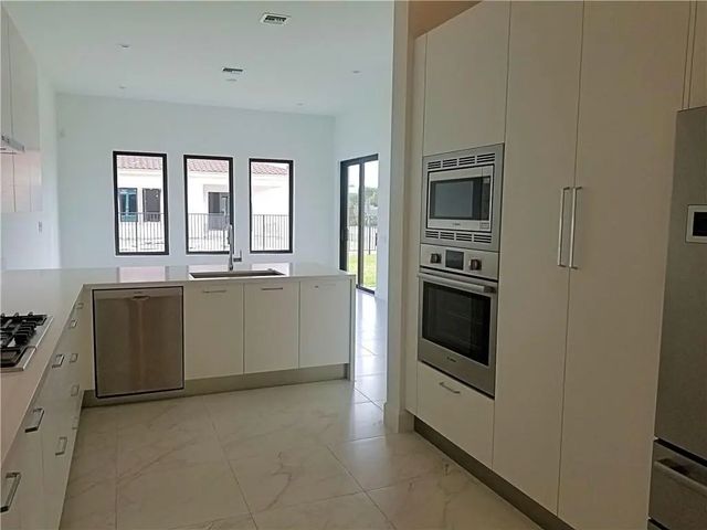 4 of 9 - 5939 Brookfield Circle #5939, Hollywood, FL