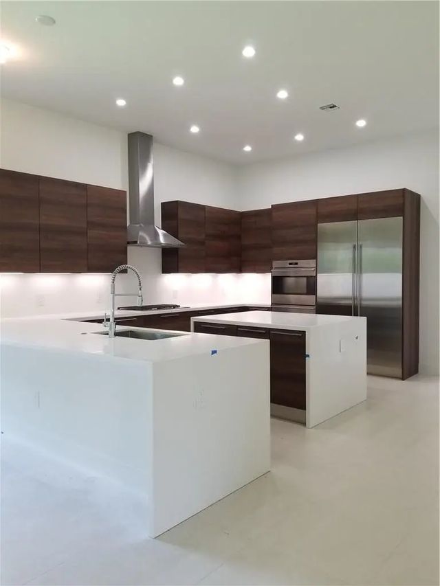 2 of 8 - 5730 Ashwood Circle, Hollywood, FL