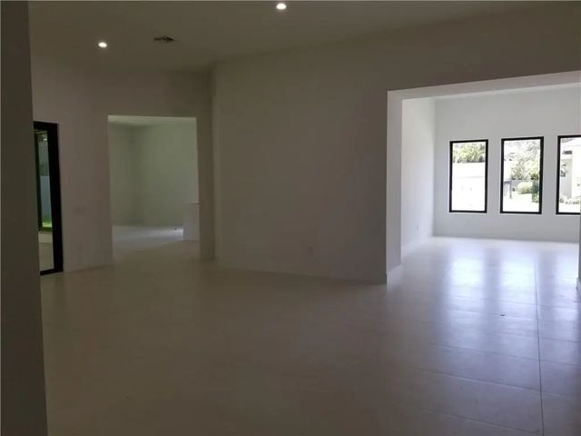 3 of 8 - 5730 Ashwood Circle, Hollywood, FL
