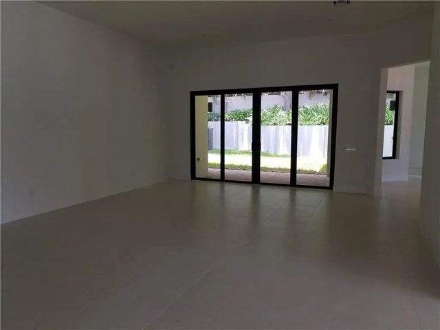4 of 9 - 5786 Ashwood Circle, Fort Lauderdale, FL