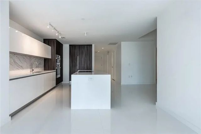3 of 26 - 851 Ne 1st Avenue #1912, Miami, FL