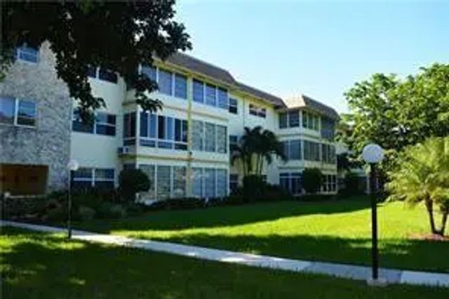 2 of 12 - 5131 W Oakland Park Boulevard #107, Lauderdale Lakes, FL