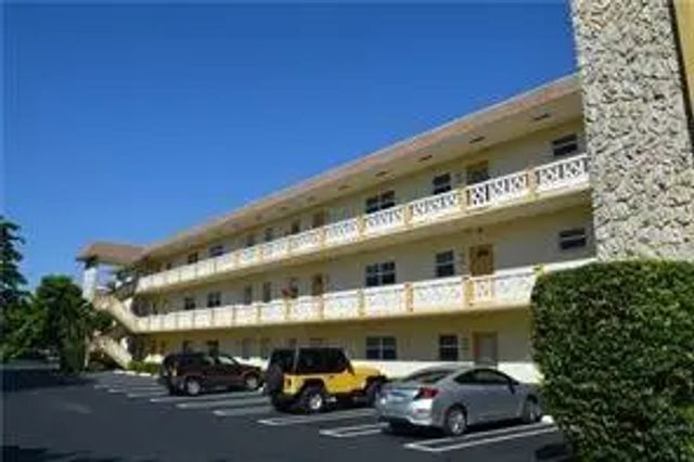 4 of 12 - 5131 W Oakland Park Boulevard #107, Lauderdale Lakes, FL