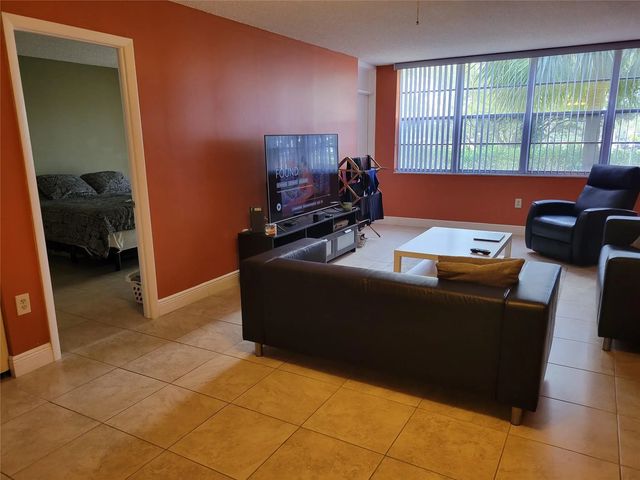 5 of 30 - 1400 Saint Charles Place #211, Pembroke Pines, FL