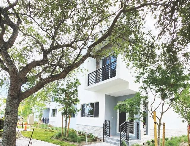 2 of 27 - 400 Se 22nd Street #1, Fort Lauderdale, FL