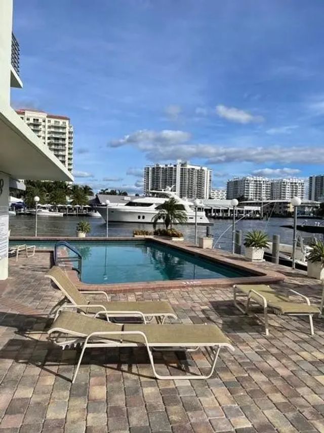 3 of 9 - 2900 Ne 30th Street #5a, Fort Lauderdale, FL