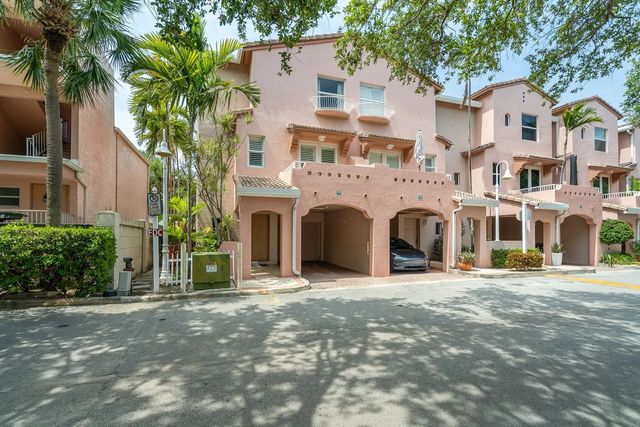 2005 Oceanwalk Terrace #300, Pompano Beach