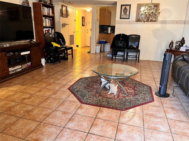 3 of 19 - 4851 Nw 21st Street #105, Lauderhill, FL
