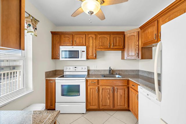 5 of 30 - 601 Nw 76th Terrace #206, Margate, FL