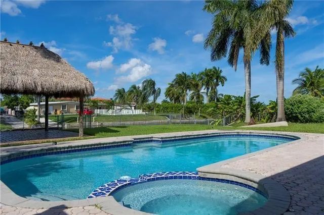 8165 Nw 182nd Street, Hialeah