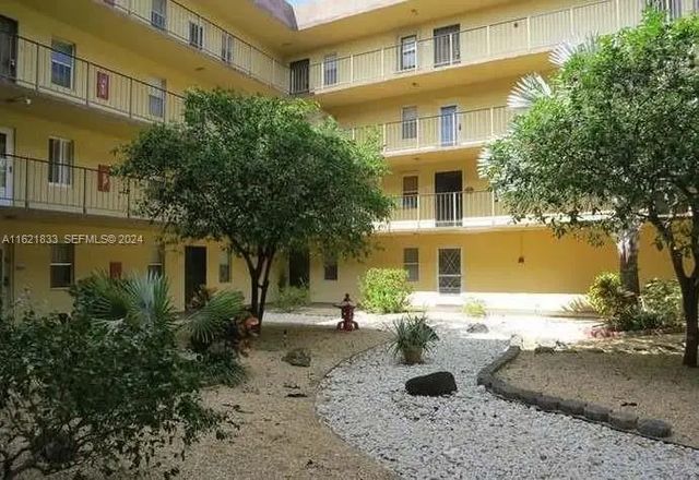 2831 Somerset Drive #206, Lauderdale Lakes