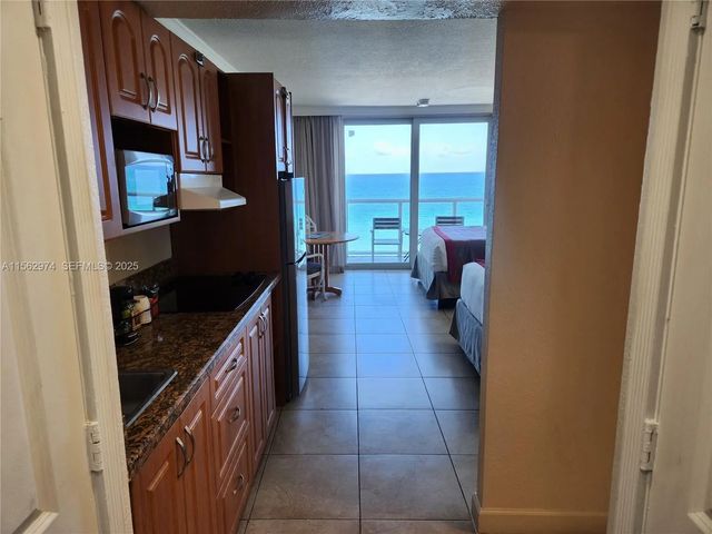 5 of 21 - 19201 Collins Avenue #846, Sunny Isles Beach, FL