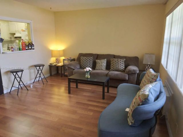 3 of 6 - 206 Sheffield I #206, West Palm Beach, FL