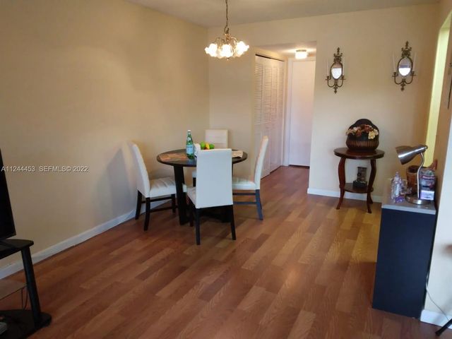 4 of 6 - 206 Sheffield I #206, West Palm Beach, FL