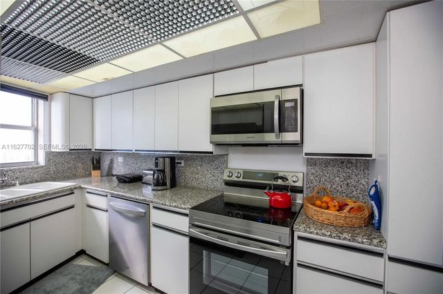 5 of 29 - 6039 Collins Avenue #1728, Miami Beach, FL