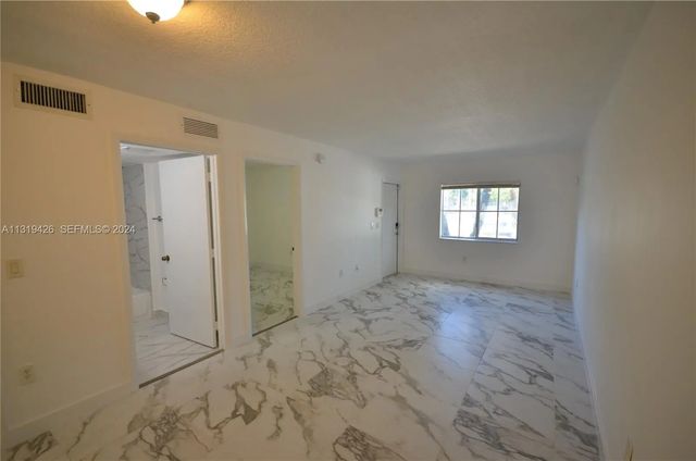 5 of 23 - 1241 Se 29th Street #102, Homestead, FL