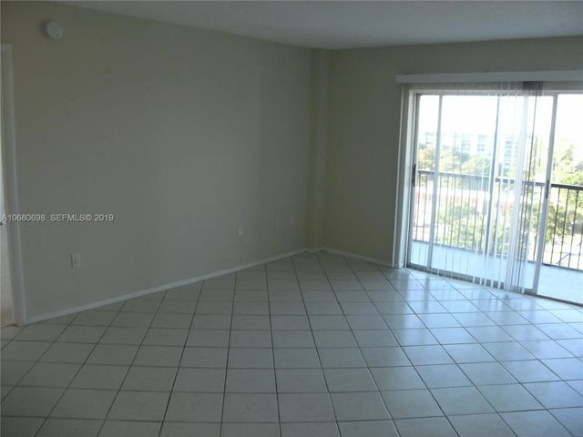 4174 Inverrary Drive #911, Lauderhill