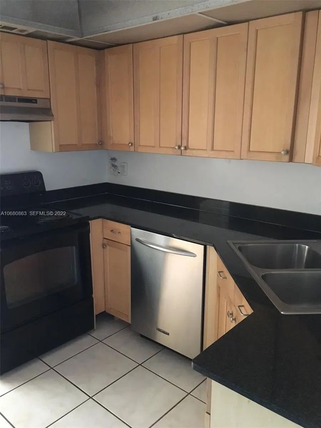 5 of 31 - 3301 Spanish Moss Terrace #906, Lauderhill, FL