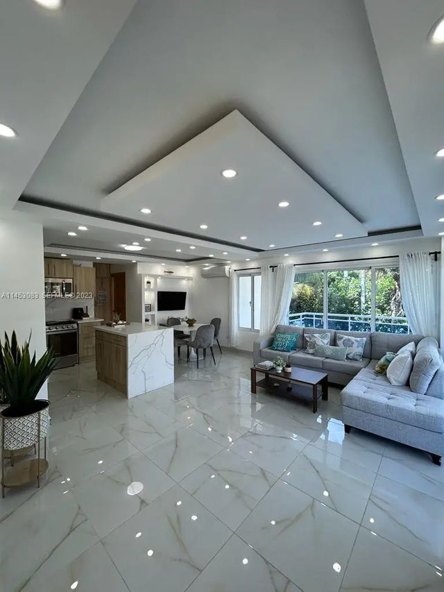 2222 Carretera Sanchez #202, 