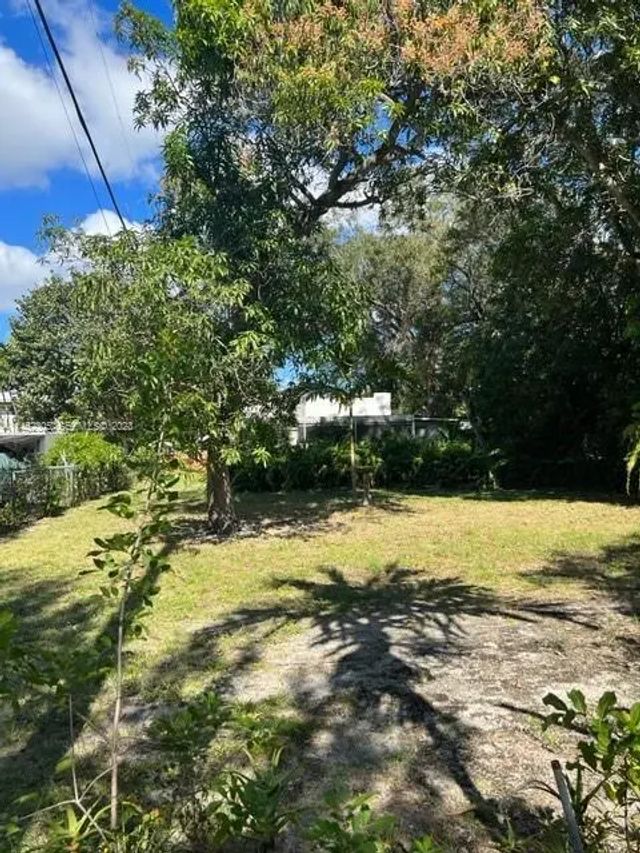 821 Ne 120th Street, Biscayne Park