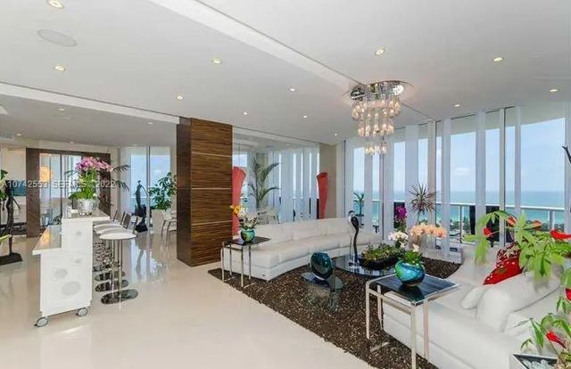 3802 Ne 207th Street #2802, Aventura