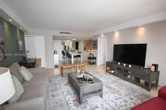 5 of 60 - 5161 Collins Avenue #1610, Miami Beach, FL