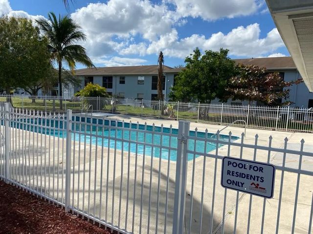 3 of 7 - 617 Ixoria Avenue #29, Fort Pierce, FL