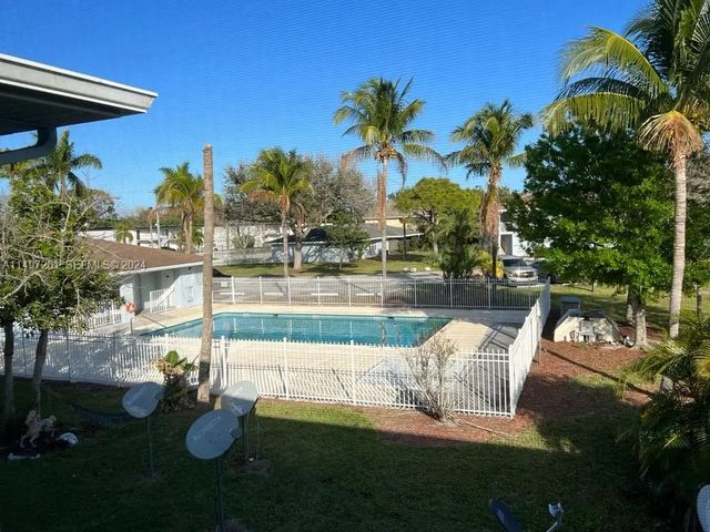 4 of 7 - 617 Ixoria Avenue #29, Fort Pierce, FL