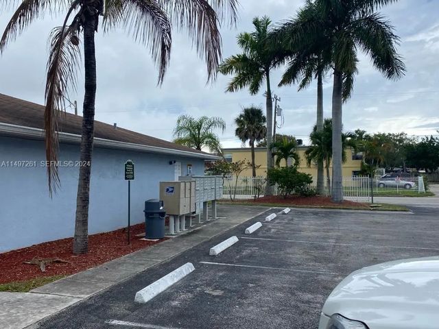 5 of 7 - 617 Ixoria Avenue #29, Fort Pierce, FL