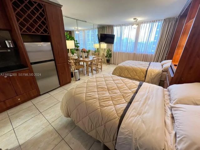 3 of 24 - 19201 Collins Avenue #428, Sunny Isles Beach, FL