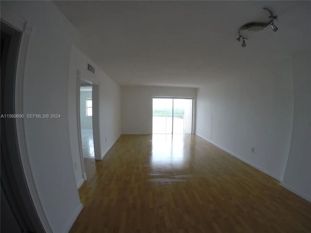 400 Kings Point Drive #905, Sunny Isles Beach
