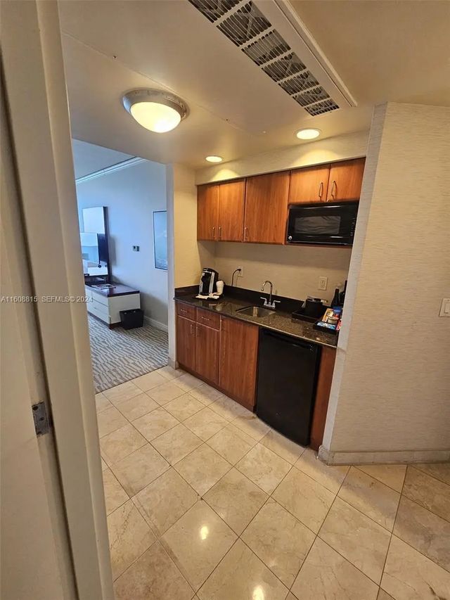 5 of 11 - 18001 Collins Avenue #2112, Sunny Isles Beach, FL