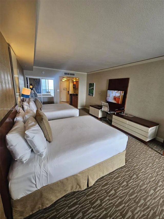 3 of 8 - 18001 Collins Avenue #2610, Sunny Isles Beach, FL