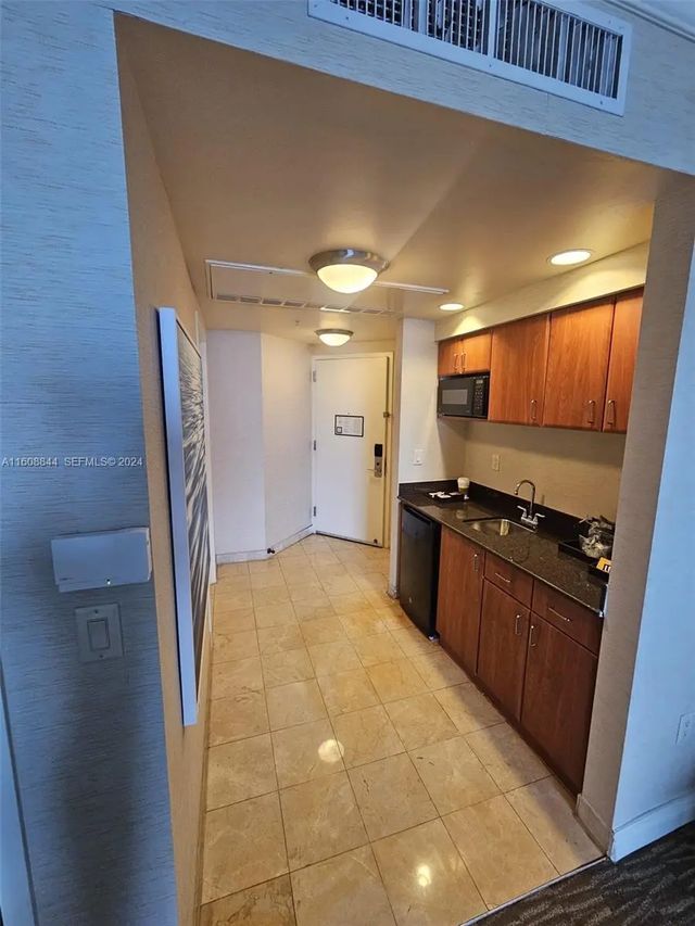 4 of 8 - 18001 Collins Avenue #2610, Sunny Isles Beach, FL