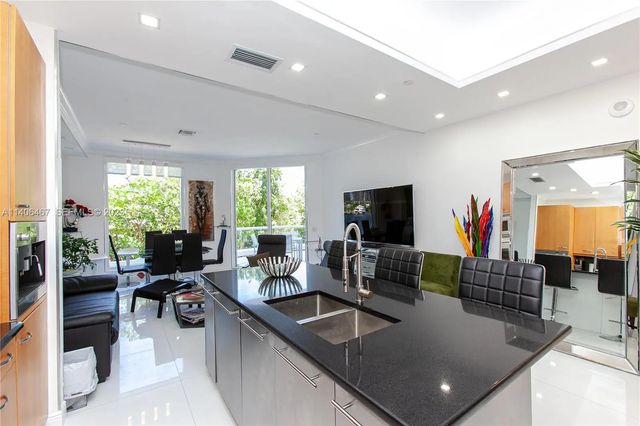 4 of 26 - 6000 Island Boulevard #104, Aventura, FL