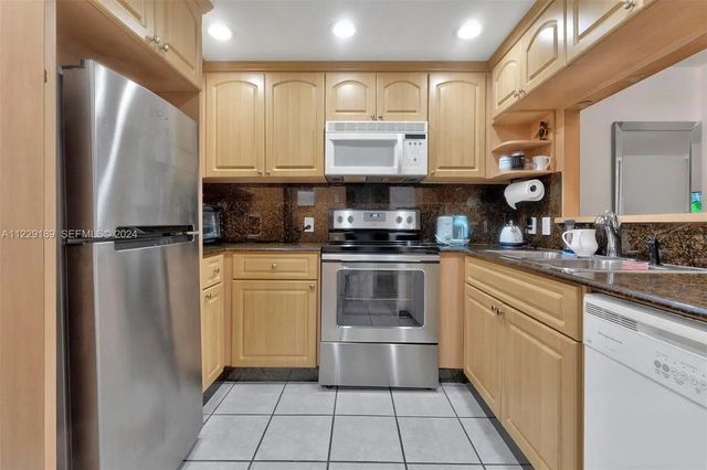 4 of 37 - 3401 N Country Club Drive #406, Aventura, FL