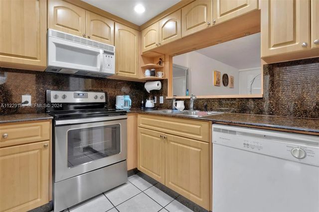 5 of 37 - 3401 N Country Club Drive #406, Aventura, FL