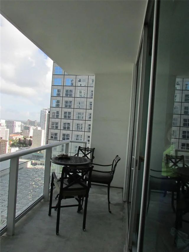 5 of 12 - 300 S Biscayne Boulevard #t-2709, Miami, FL