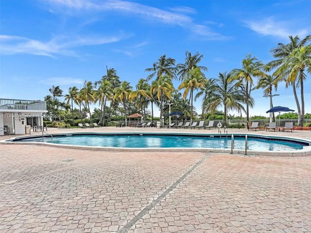 5 of 37 - 2655 Collins Avenue #706, Miami Beach, FL
