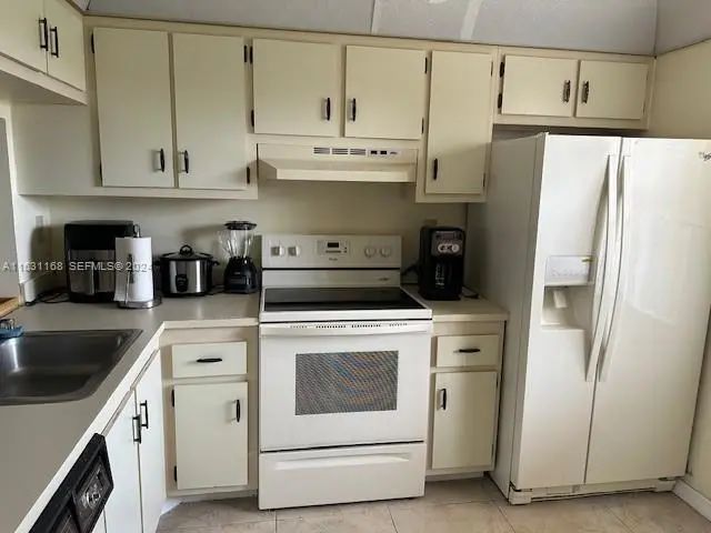2 of 15 - 10101 Sunrise Lakes Boulevard #306, Sunrise, FL