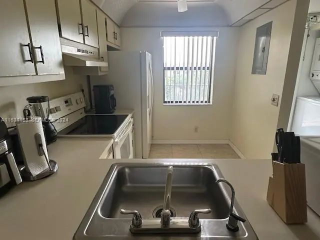 3 of 15 - 10101 Sunrise Lakes Boulevard #306, Sunrise, FL
