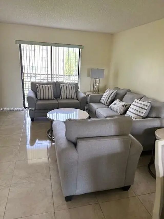4 of 15 - 10101 Sunrise Lakes Boulevard #306, Sunrise, FL