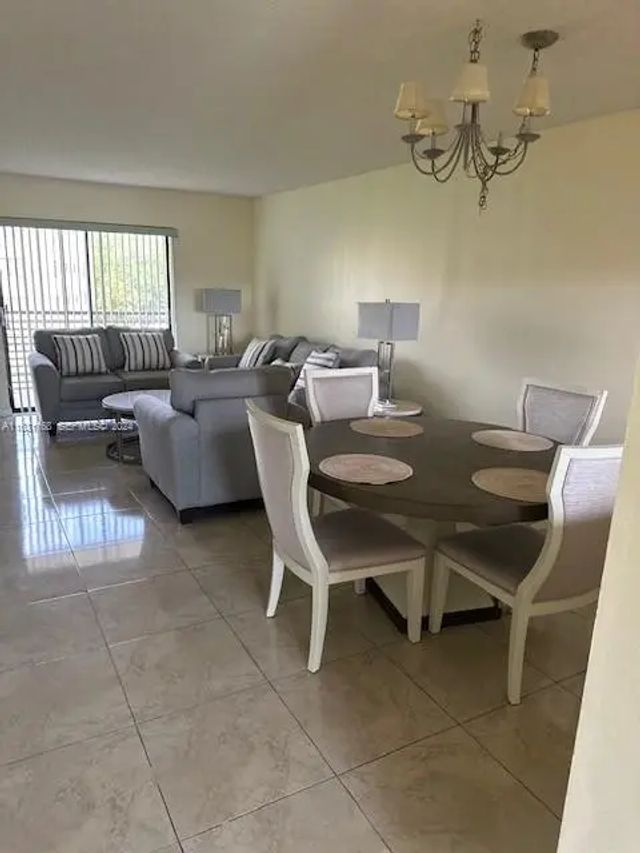 5 of 15 - 10101 Sunrise Lakes Boulevard #306, Sunrise, FL