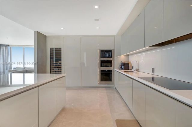 4 of 17 - 18975 Collins Avenue #2000, Sunny Isles Beach, FL