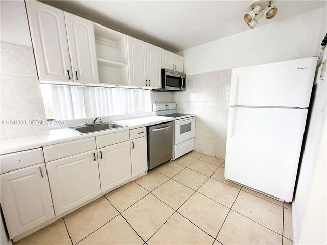 5 of 21 - 17021 N Bay Road #915, Sunny Isles Beach, FL