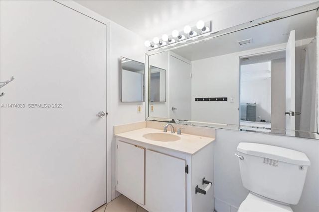 4 of 30 - 7601 E Treasure Drive #2311, North Bay Village, FL