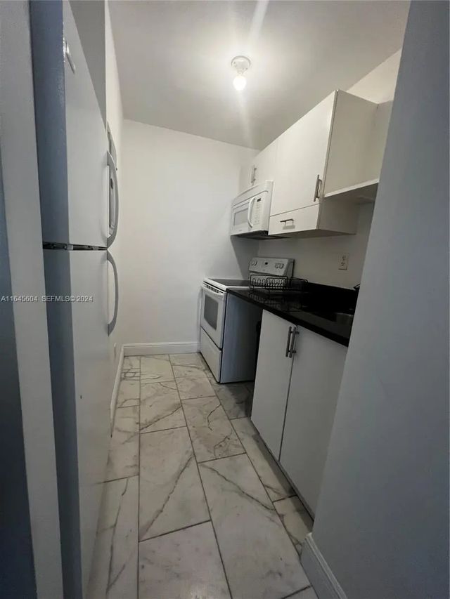 3 of 12 - 920 Jefferson Avenue #3, Miami Beach, FL